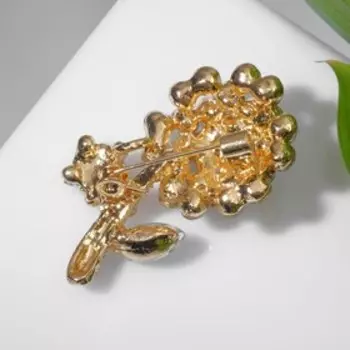 Брошь "Цветок" пушистый, цвет радужно-белый в золоте