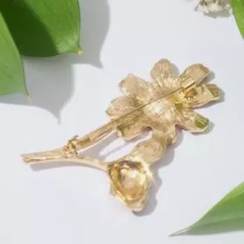 Брошь "Цветы" яркие, цвет розовый в золоте