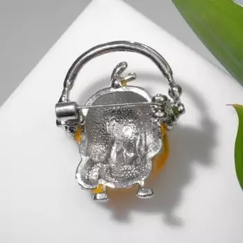 Брошь "Цыплёнок" в наушниках, цвет красно-жёлтый в серебре