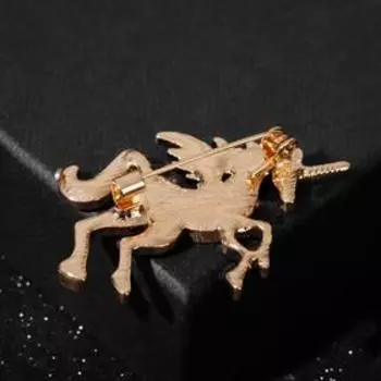 Брошь "Единорог", цвет белый в золоте