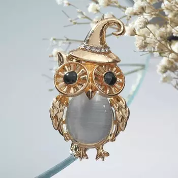 Брошь «Филин в колпачке», чёрно-белая в золоте