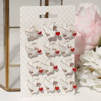 Брошь «Голуби» с сердечками, цвет бело-красный в золоте (неделимая фасовка 12 шт., цена за шт.)