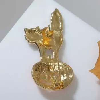 Брошь "Хэллоуин" взъерошенный кот на тыкве, цвет чёрно-оранжевый в золоте