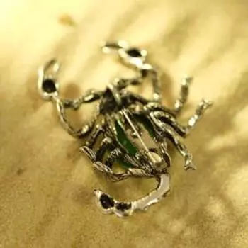 Брошь "Хризопраз" скорпиончик