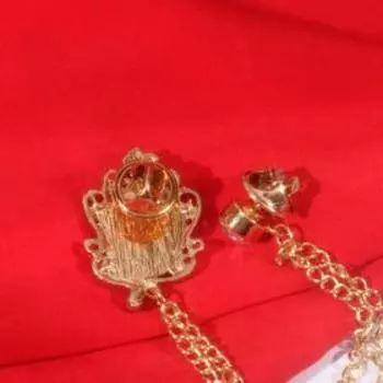 Брошь "Император", цвет белый в золоте