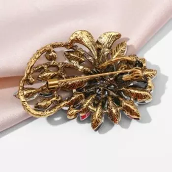 Брошь "Императрица" цветок с витками, цвет красный в чернёном золоте