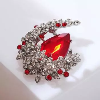 Брошь «Императрица» полумесяц, бело-красная в серебре