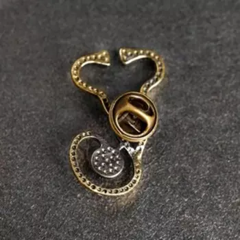 Брошь из латуни и янтаря "Стетоскоп. Медицина"