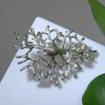 Брошь "Коралл", цвет белый в серебре