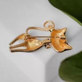 Брошь «Кошечка» с сердечком, цвет чёрный в золоте