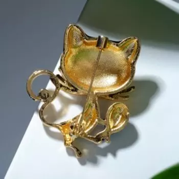 Брошь "Кошка" с рыбой, цвет чёрно-синий в золоте