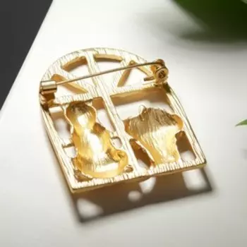 Брошь "Котик" на окне, цвет матовое золото