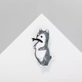 Брошь «Котик с рыбкой», серая, белая в серебре