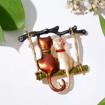 Брошь "Котики" на качели, цветная в золоте