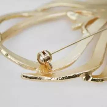 Брошь "Лист папортоника" распустившийся, цвет золото