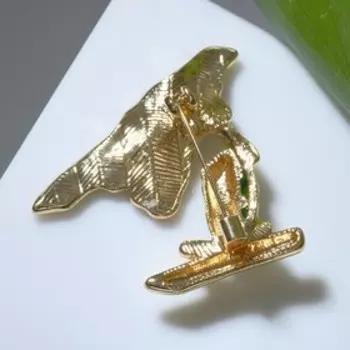 Брошь "Лягушка" с листиком, цвет зелёный в золоте