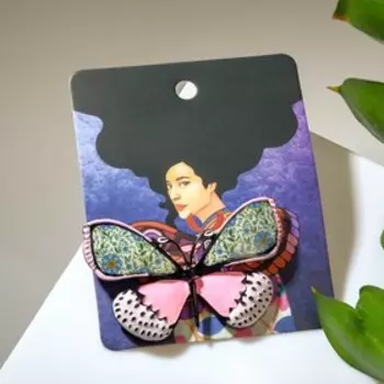 Брошь мультяшная "Бабочка", цвет розовый в чёрном металле