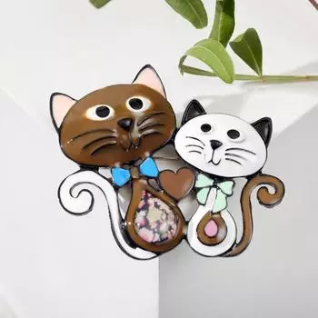 Брошь мультяшная "Кот и кошка", цветная в чёрном металле