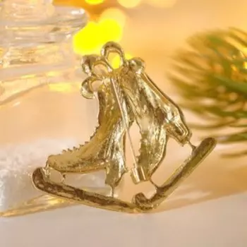 Брошь новогодняя «Коньки с бантом», красный, белая в золоте