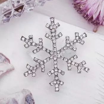 Брошь новогодняя «Снежинка», белая в серебре