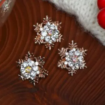 Брошь новогодняя "Снежинка", цвет радужный в золоте цвета шампанского (неделимая фас.12шт, цена за шт)