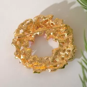 Брошь «Венок» пушистый, цветная в золоте