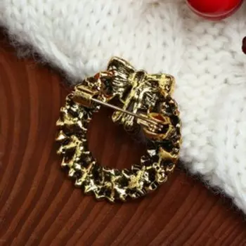 Брошь новогодняя "Венок" входной, цветной в чернёном золоте