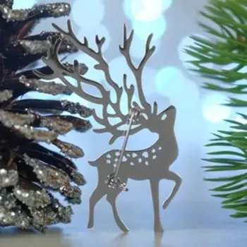 Брошь "Олень" орнамент, цвет серебро