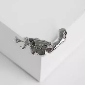 Брошь "Перо", цвет белый в серебре