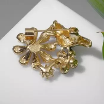 Брошь "Птица" в цветах, цветной в золоте
