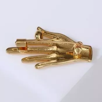 Брошь «Рука» с маникюром, красно-белая в золоте