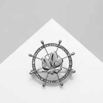 Брошь «Штурвал» с клевером, белая в серебре