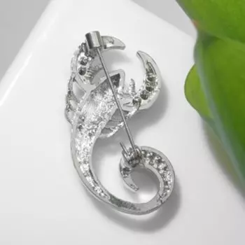 Брошь «Скорпион» изящный, белая в серебре