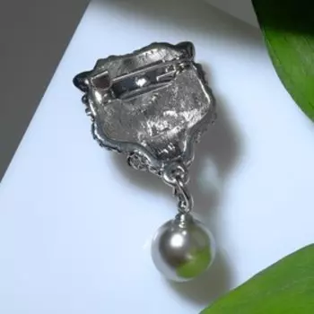 Брошь "Тигр" с подвеской бусиной, цвет чёрно-серый в чернёном серебре