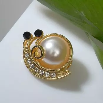 Брошь "Улитка" мал., цвет белый в золоте