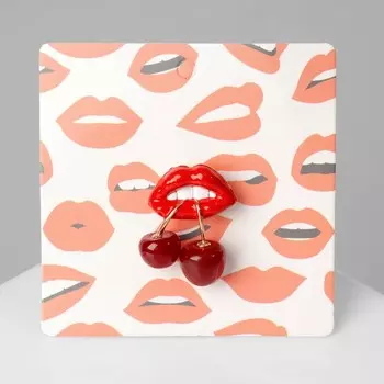 Брошь «Вишенки» флирт, цвет красно-белый в золоте