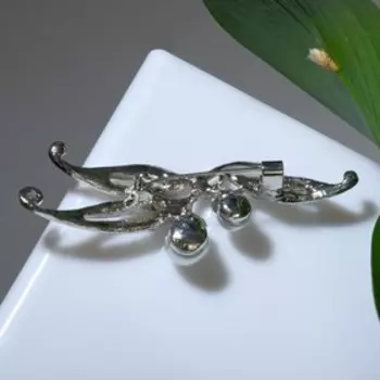 Брошь "Вишневая веточка", цвет белый в серебре