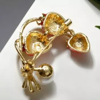 Брошь «Ягоды» земляничная ветка, цветная в золоте