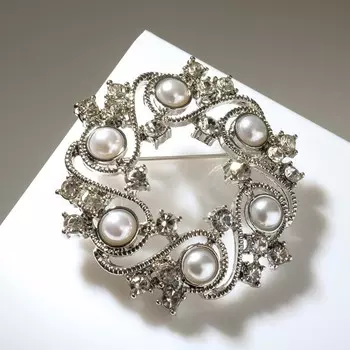 Брошь "Жемчужная карусель", цвет белый в серебре