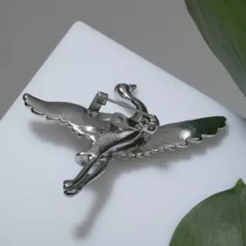 Брошь "Журавль" в полёте, цвет белый в серебре