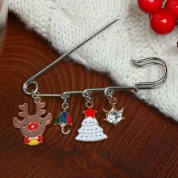 Булавка "Рождественские истории" олень, цветная в серебре