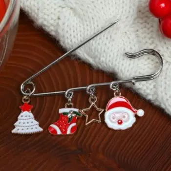 Булавка новогодняя "Рождественские истории" ёлка, цветная в серебре