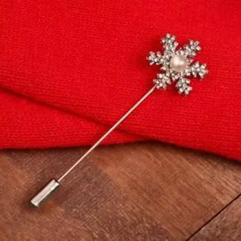 Булавка новогодняя «Снежинка», бусина, 7 см, белая в серебре