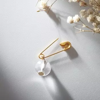 Булавка-оберег шар №8 "Горный хрусталь" (энергия согласия и взаимопонимания)