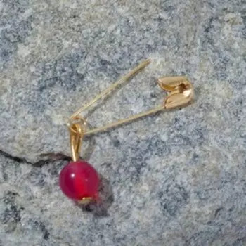 Булавка-талисман с бусиной "Агат" любовь, 3см, цвет розовый в золоте