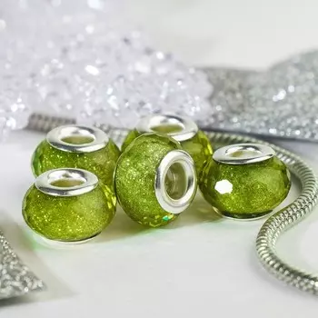 Бусина "Гранёная льдинка" с блёстками, цвет зелёный в серебре