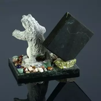 Часы "Медведь в стойке", змеевик, мрамолит