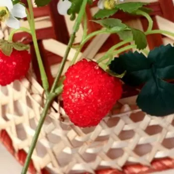 цветы искусственные клубника 28 см