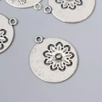 Декор для творчества металл "Ромашка на жетоне" серебро G370B740 3,1х2,7 см