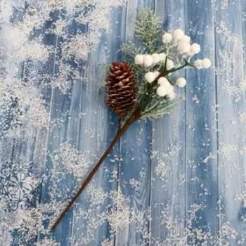 Еловая ветка декоративная «Зимнее волшебство. Чудо», пластик, белые ягоды, шишка, 24 см
